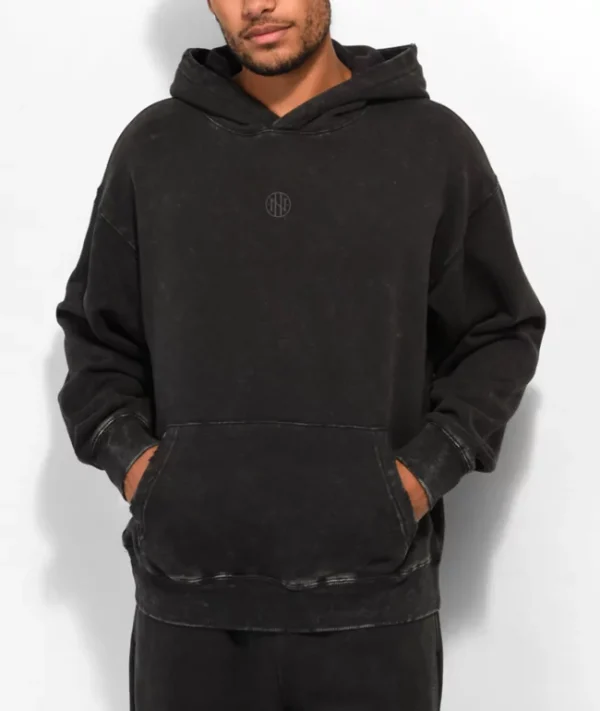 PULLOVER HOODIE